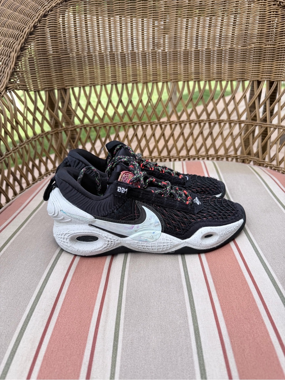 Nike cosmic size 7 men’s